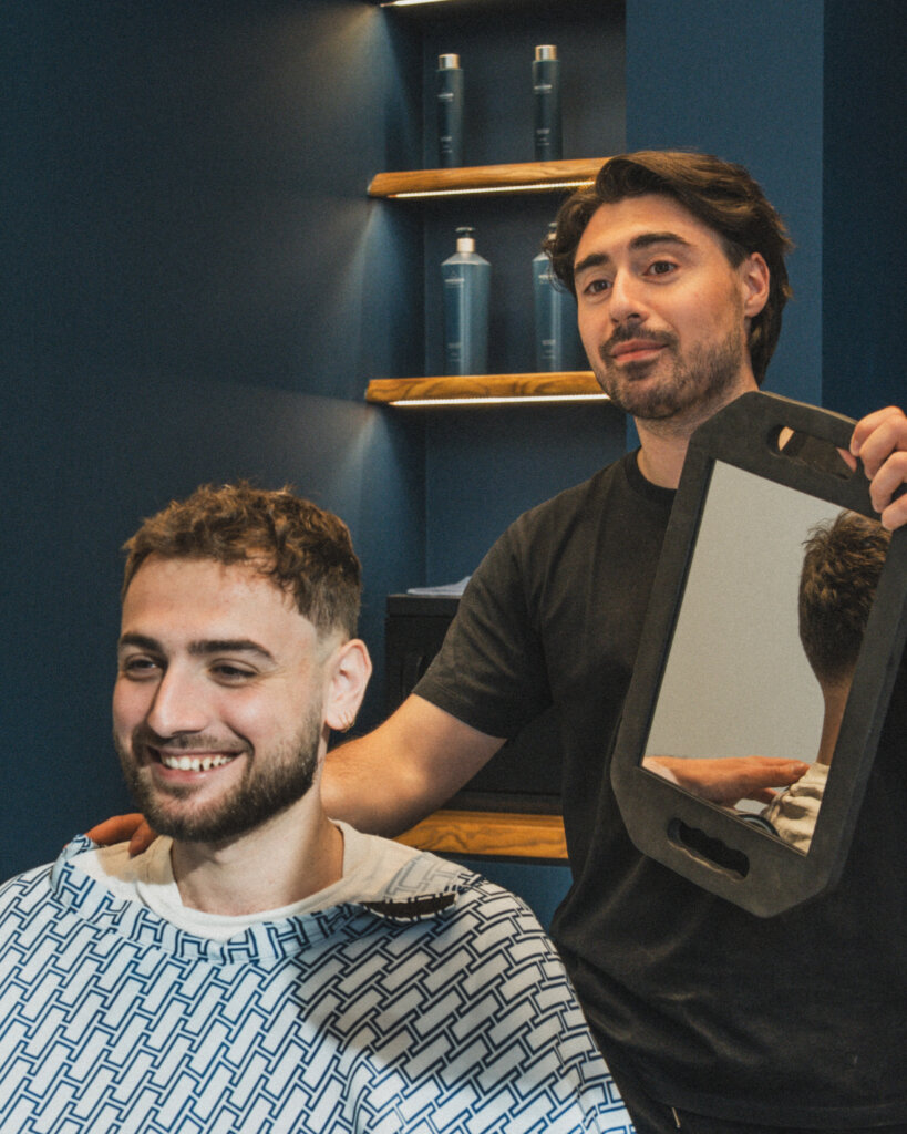 Découverte d'une coupe homme sous les spots du salon